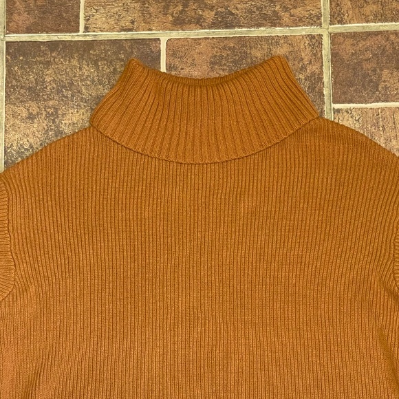 Cropped turtleneck sweater - Picture 3 of 6